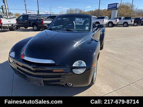 Used 2005 Chevrolet SSR w/ Preferred Equipment Group image 96