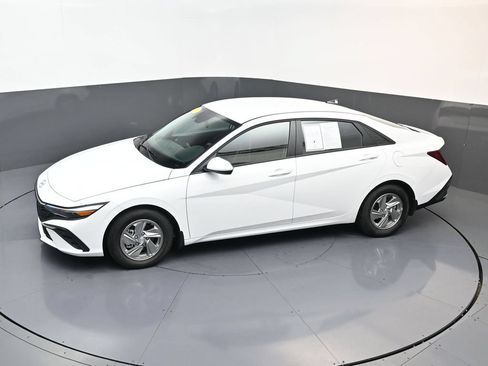 Certified 2026 Hyundai Elantra SE FWD image 20