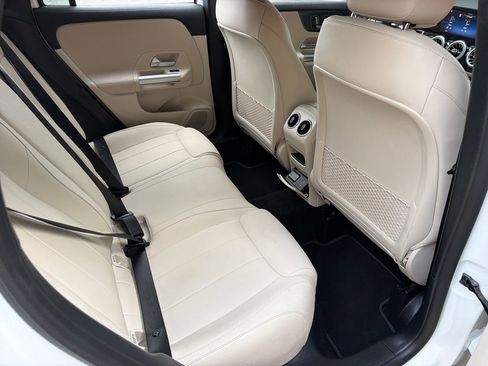 Used 2025 Mercedes-Benz GLA 250 4MATIC image 31