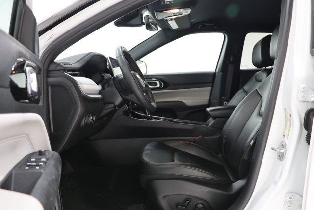 Used 2025 Jeep Compass Limited AWD/4WD image 13