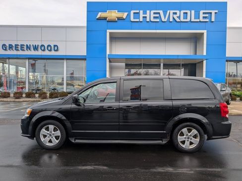 Used 2013 Dodge Grand Caravan SE image 2