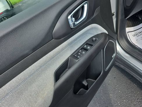 Used 2022 Jeep Compass Latitude w/ Sun and Sound Group FWD image 13