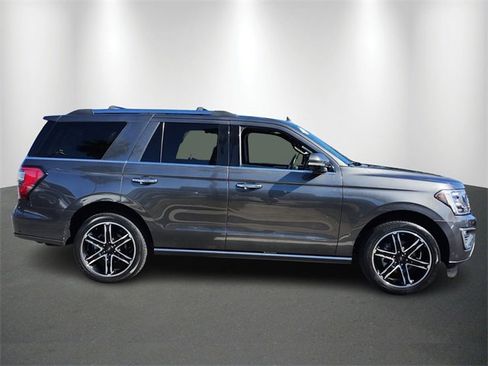 Used 2021 Ford Expedition Limited image 6