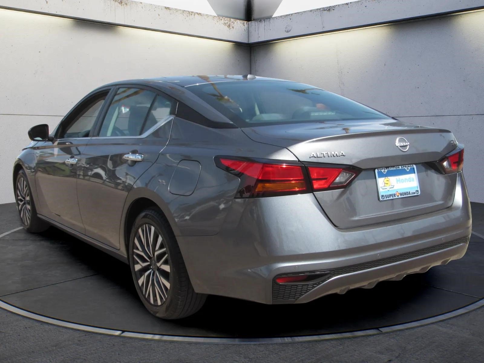 Used 2024 Nissan Altima 2.5 SV FWD image 6