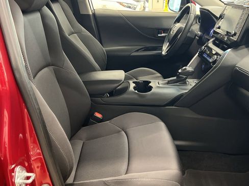 Used 2021 Toyota Venza LE w/ Carpet Mat Package (TMS) image 26