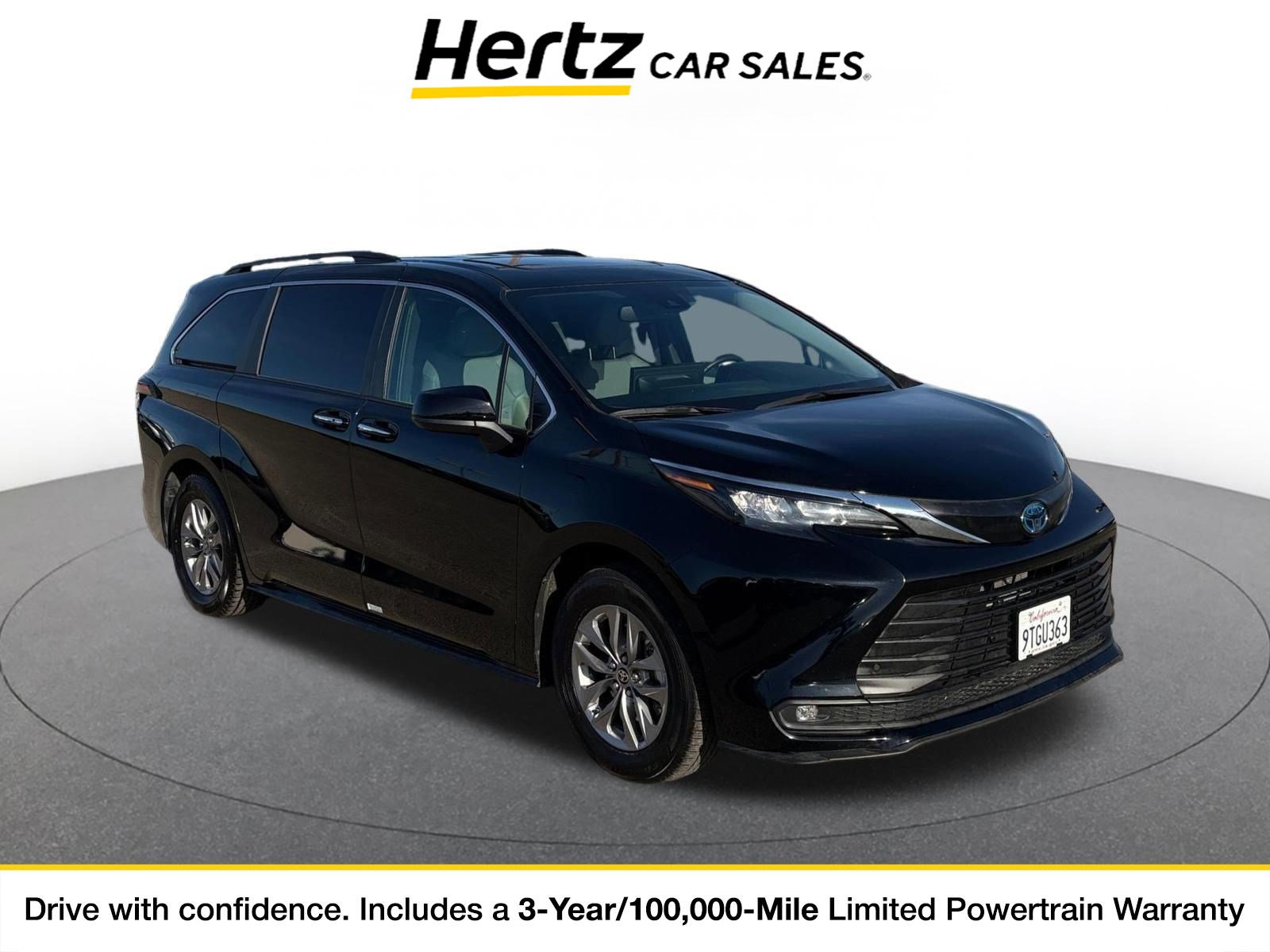 Used 2025 Toyota Sienna XLE FWD image 1