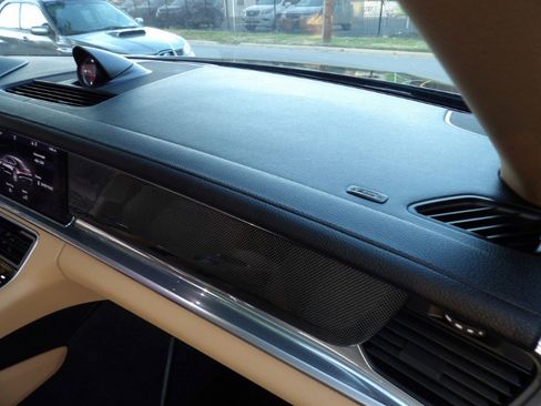 Used 2018 Porsche Panamera 4 image 53