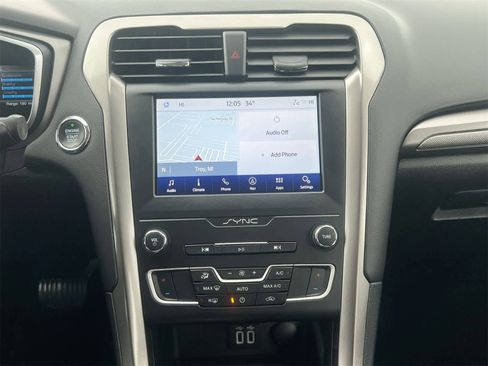 Used 2019 Ford Fusion SE image 27