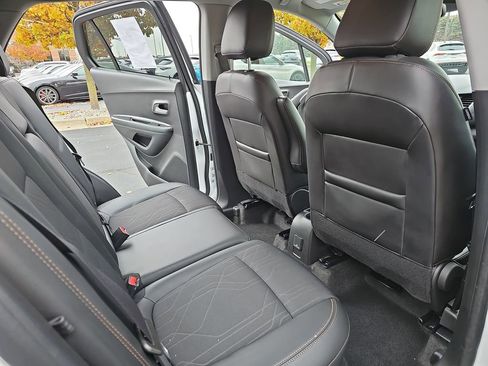 Used 2022 Chevrolet Trax LT w/ Redline Edition image 11