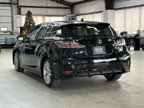 Used 2016 Lexus CT 200h image 4