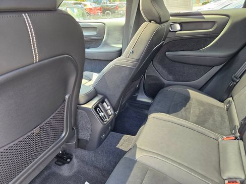 Certified 2025 Volvo XC90 T8 Plus w/ Protection Package Premier AWD/4WD image 7