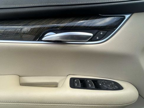 Used 2018 Cadillac XT5 AWD image 11