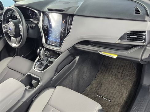 Used 2025 Subaru Outback Limited image 18