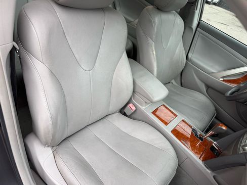 Used 2011 Toyota Camry XLE w/ XLE Extra-Value Pkg #2 image 9