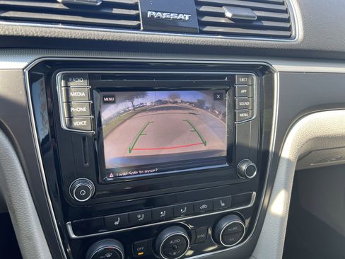 Used 2018 Volkswagen Passat 2.0T R-Line image 23