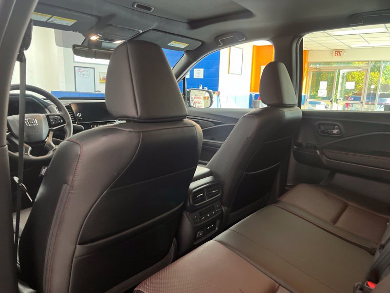 Used 2025 Honda Ridgeline Black Edition image 15