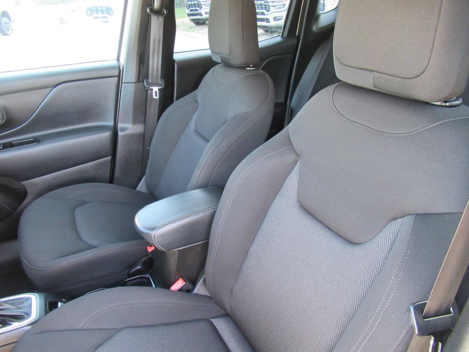 Certified 2023 Jeep Renegade Latitude AWD/4WD image 22