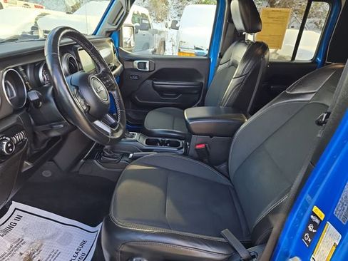 Used 2021 Jeep Gladiator Sport image 9