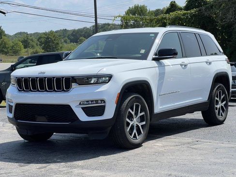 Used 2025 Jeep Grand Cherokee Limited AWD/4WD image 35