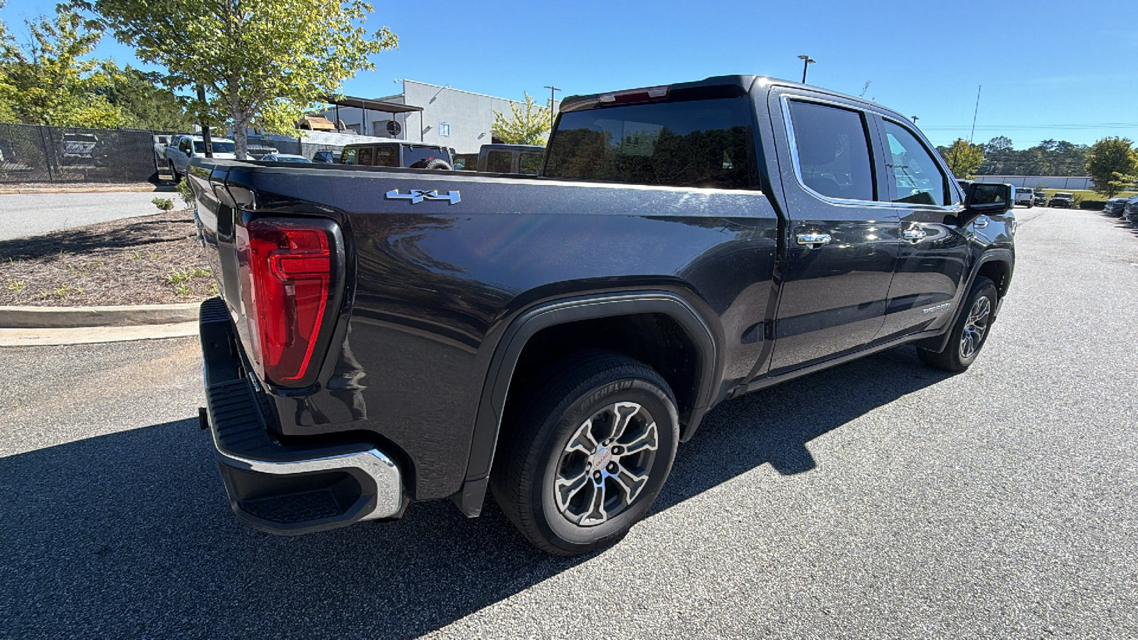 Used 2025 GMC Sierra 1500 SLT AWD/4WD image 8