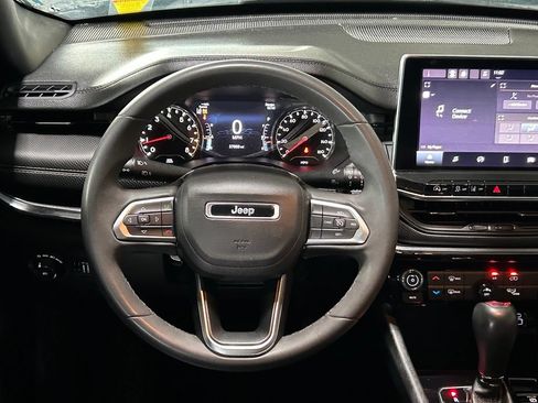 Used 2022 Jeep Compass Latitude FWD image 9