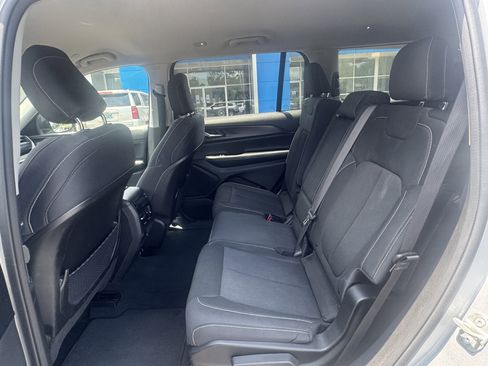 Used 2023 Jeep Grand Cherokee L Laredo image 12