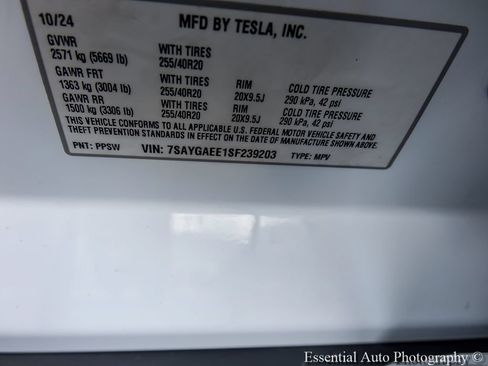Used 2025 Tesla Model Y Long Range AWD/4WD image 28