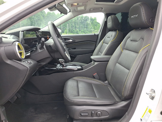 Used 2025 Chevrolet Trax ACTIV w/ Sunroof Package FWD image 2