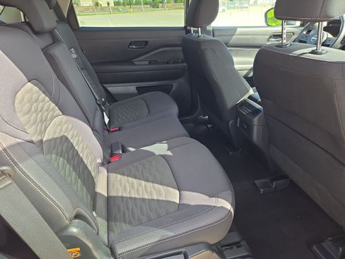 Used 2025 Nissan Pathfinder SV FWD image 30