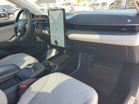 Used 2022 Ford Mustang Mach-E Premium image 18