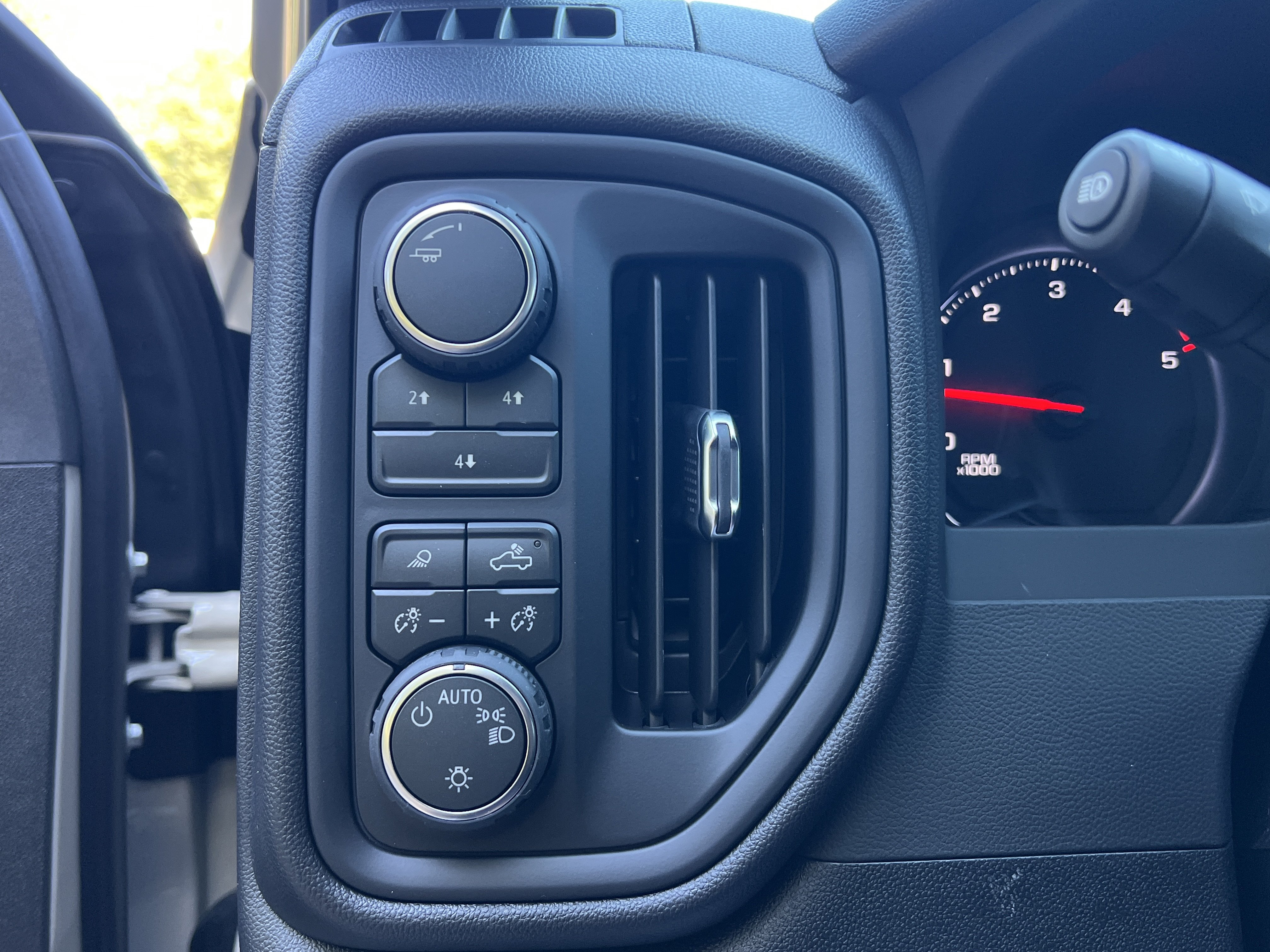 New 2026 Chevrolet Silverado 2500 Custom w/ Custom Value Package AWD/4WD image 18