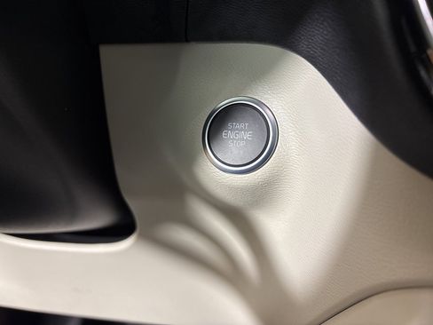 Used 2023 Volvo XC40 B4 Ultimate w/ Protection Package Premier image 22