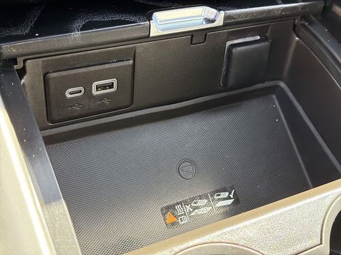 Used 2024 GMC Yukon Denali RWD image 38