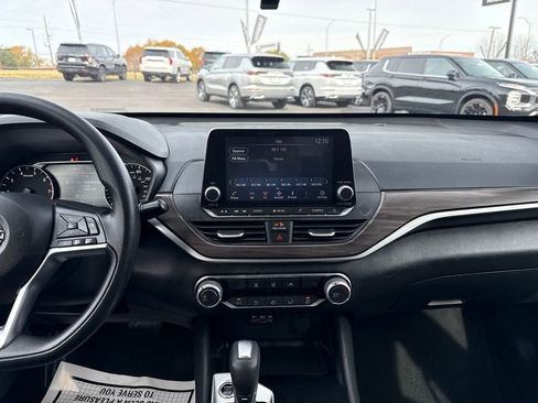 Used 2024 Nissan Altima 2.5 SV image 20