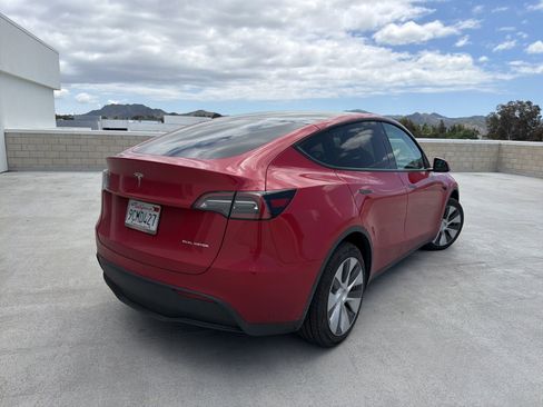 Used 2022 Tesla Model Y Long Range AWD/4WD image 4