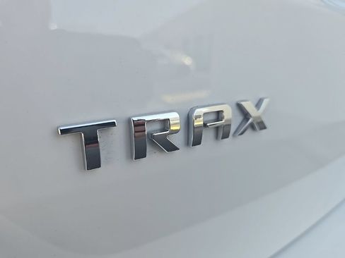 Certified 2021 Chevrolet Trax LT w/ LT Convenience Package FWD image 38