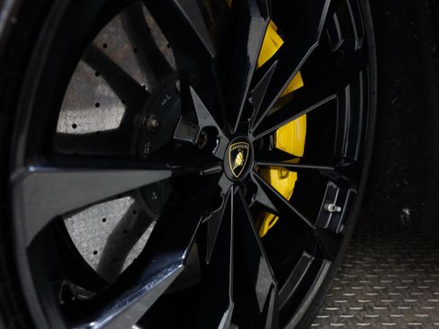 Used 2019 Lamborghini Urus AWD/4WD image 15