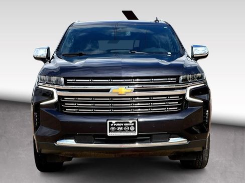 Used 2024 Chevrolet Suburban Premier RWD image 3