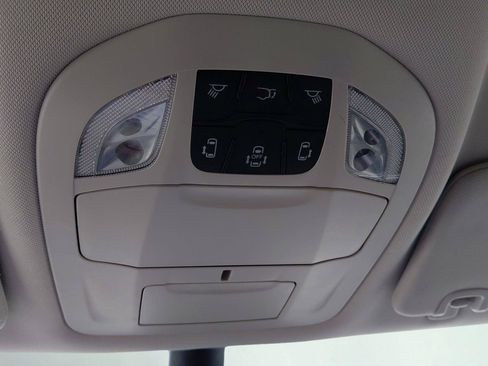Used 2024 Chrysler Pacifica Touring-L FWD image 35