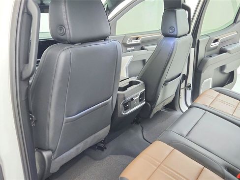 Used 2024 Chevrolet Silverado 1500 High Country w/ Technology Package AWD/4WD image 16