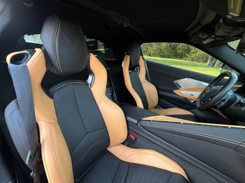 Used 2022 Chevrolet Corvette Stingray 2LT Z51 PERFORMANCE & w/ Z51 Performance Package image 19