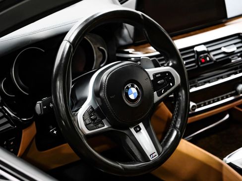 Used 2019 BMW 540i xDrive w/ M Sport Package image 19