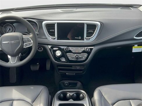 New 2026 Chrysler Pacifica Select image 35