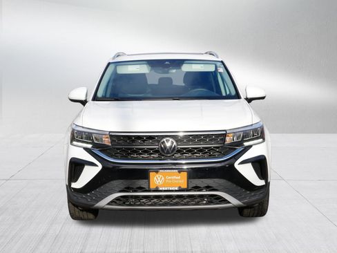 Certified 2023 Volkswagen Taos SE w/ Panoramic Sunroof Package image 2