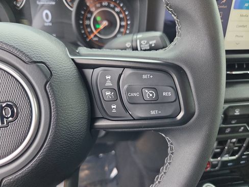 Used 2025 Jeep Wrangler Unlimited Sport AWD/4WD image 27
