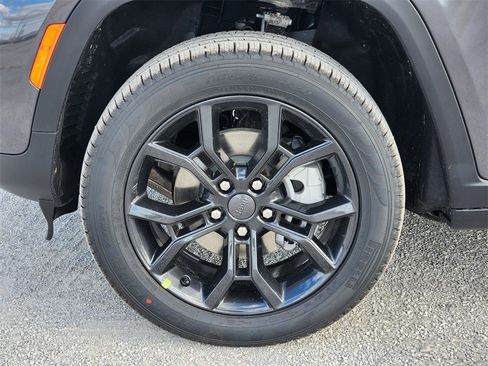 New 2025 Jeep Grand Cherokee Limited image 7