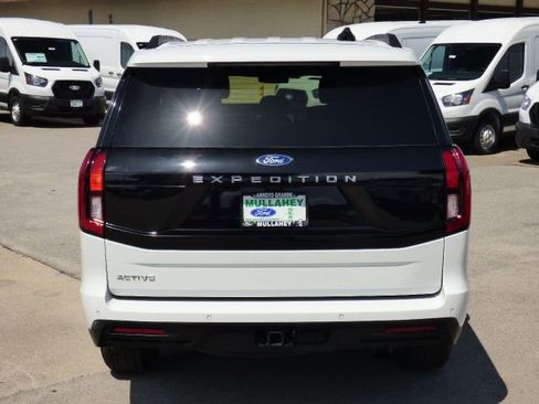 Used 2025 Ford Expedition Active RWD image 4