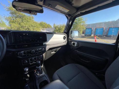 Used 2025 Jeep Wrangler Unlimited Sport AWD/4WD image 34