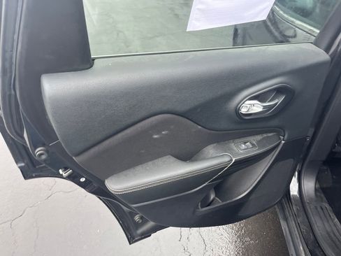 Used 2014 Jeep Cherokee Latitude image 16