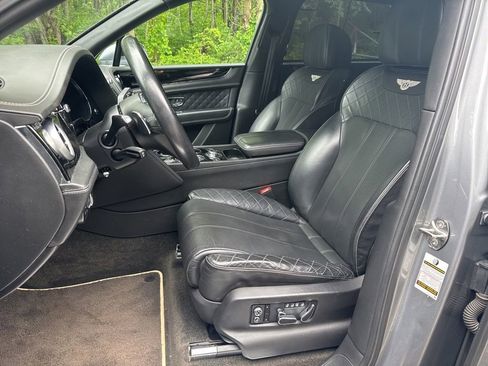 Used 2018 Bentley Bentayga Activity image 23